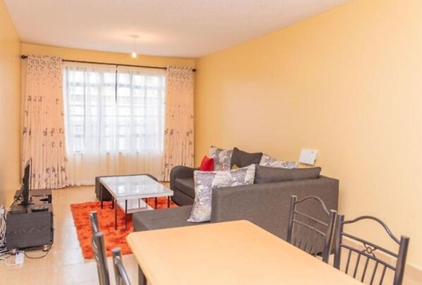 Flat-screen TV - Karibu Airport Homestay (Mlolongo)