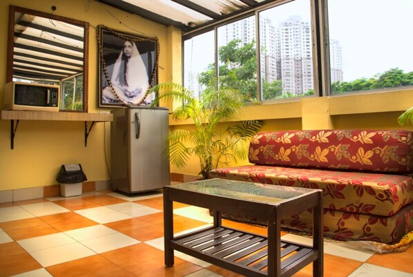 View from room - Goroomgo Royal Inn Tallygunge Kolkata (Kolkata)