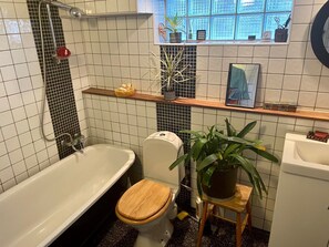 Bathtub, towels, soap, toilet paper