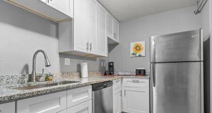 Nice 2 bedroom in Sherman Hill-8