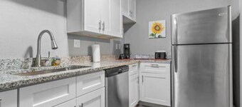 Nice 2 bedroom in Sherman Hill-8