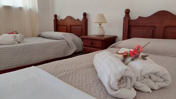 Habitación estándar con 2 camas individuales | Ropa de cama