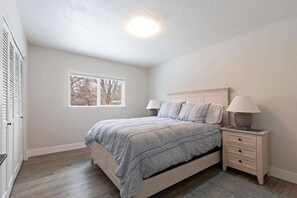 3 bedrooms, desk, iron/ironing board, travel cot