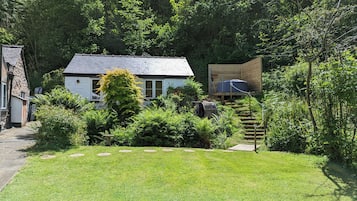 Cottage | Front of property