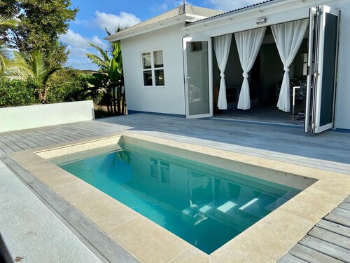 Modern 3bed House in the Heart of Swetes Village