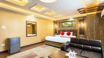 Escritorio y ropa de cama