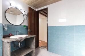 Family Room | Bathroom