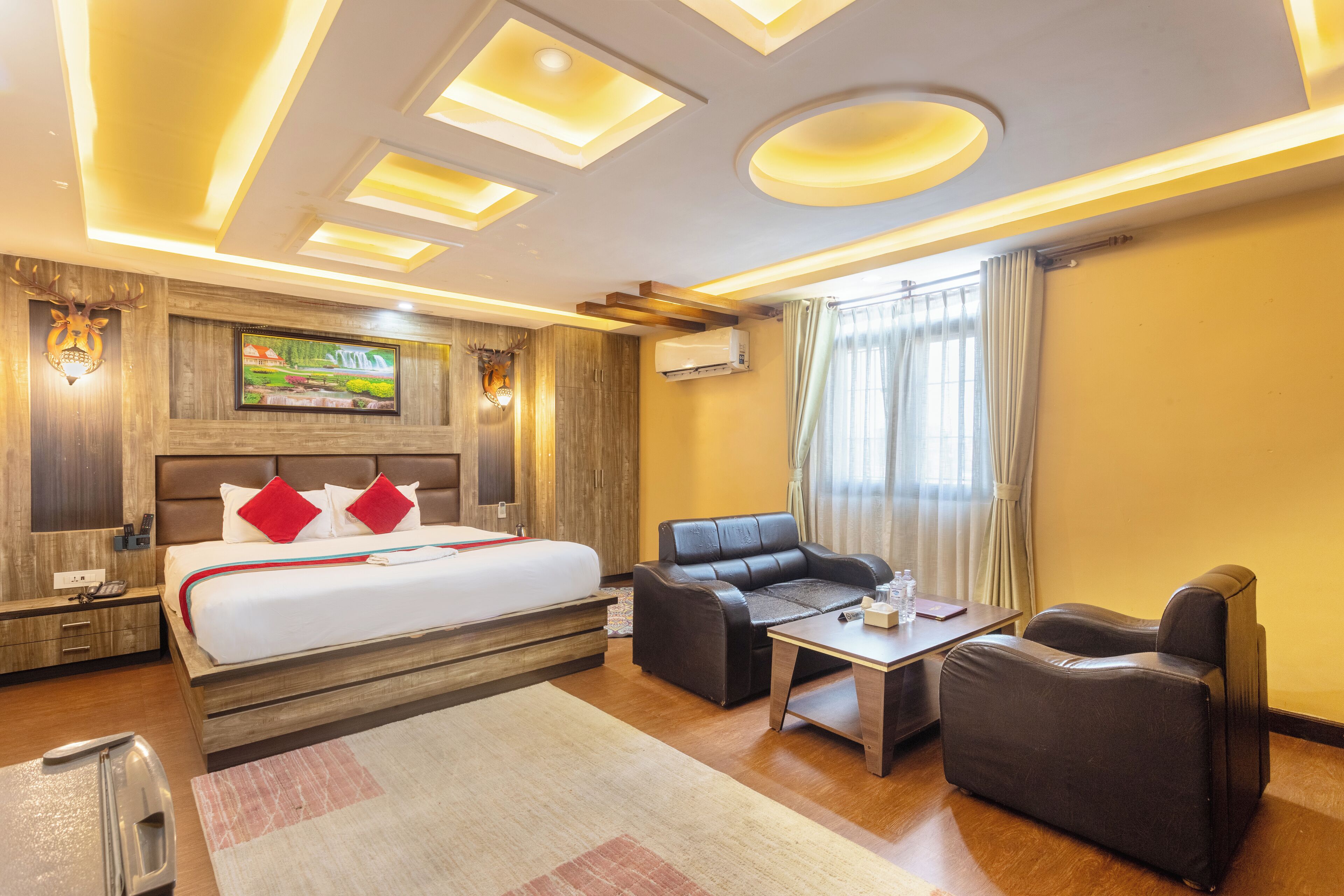 Escritorio y ropa de cama 