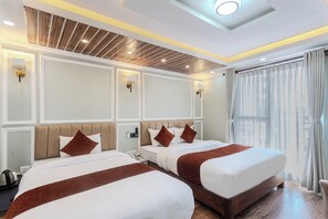 Familieværelse | Skrivebord, sengetøj