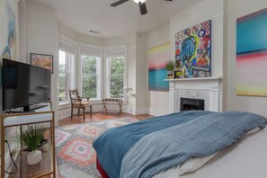 3 bedrooms, desk, iron/ironing board, travel crib