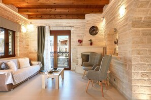 Villa, 5 chambres, non-fumeurs, piscine privée | Coin séjour | Télévision