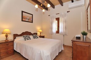 3 chambres, fer et planche à repasser, Wi-Fi gratuit, draps fournis