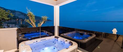 Private spa tub