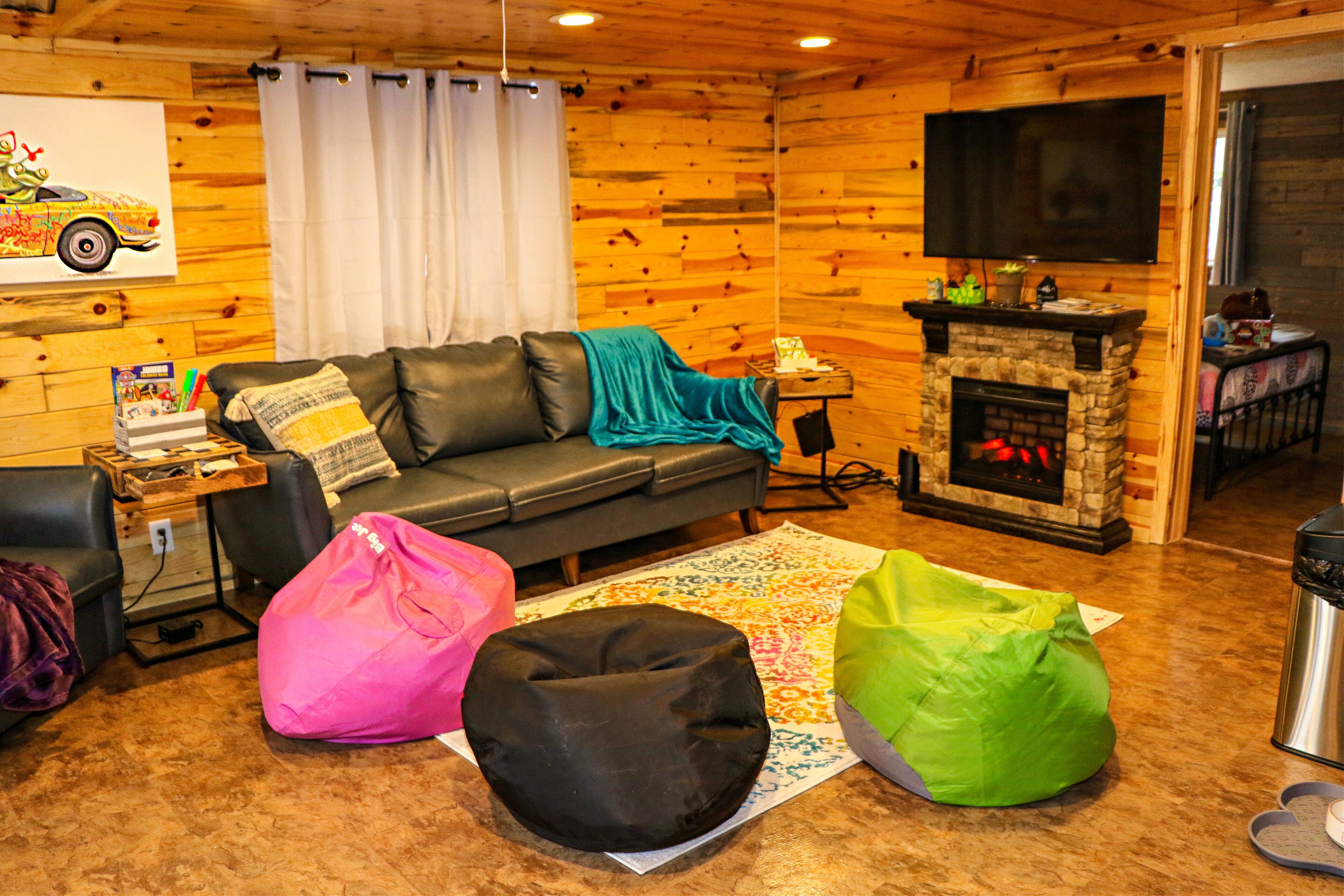 Relaxation! Fun, Modern Rustic Cabin, Dog Friendly, Near Beach, ORV Trails+More
