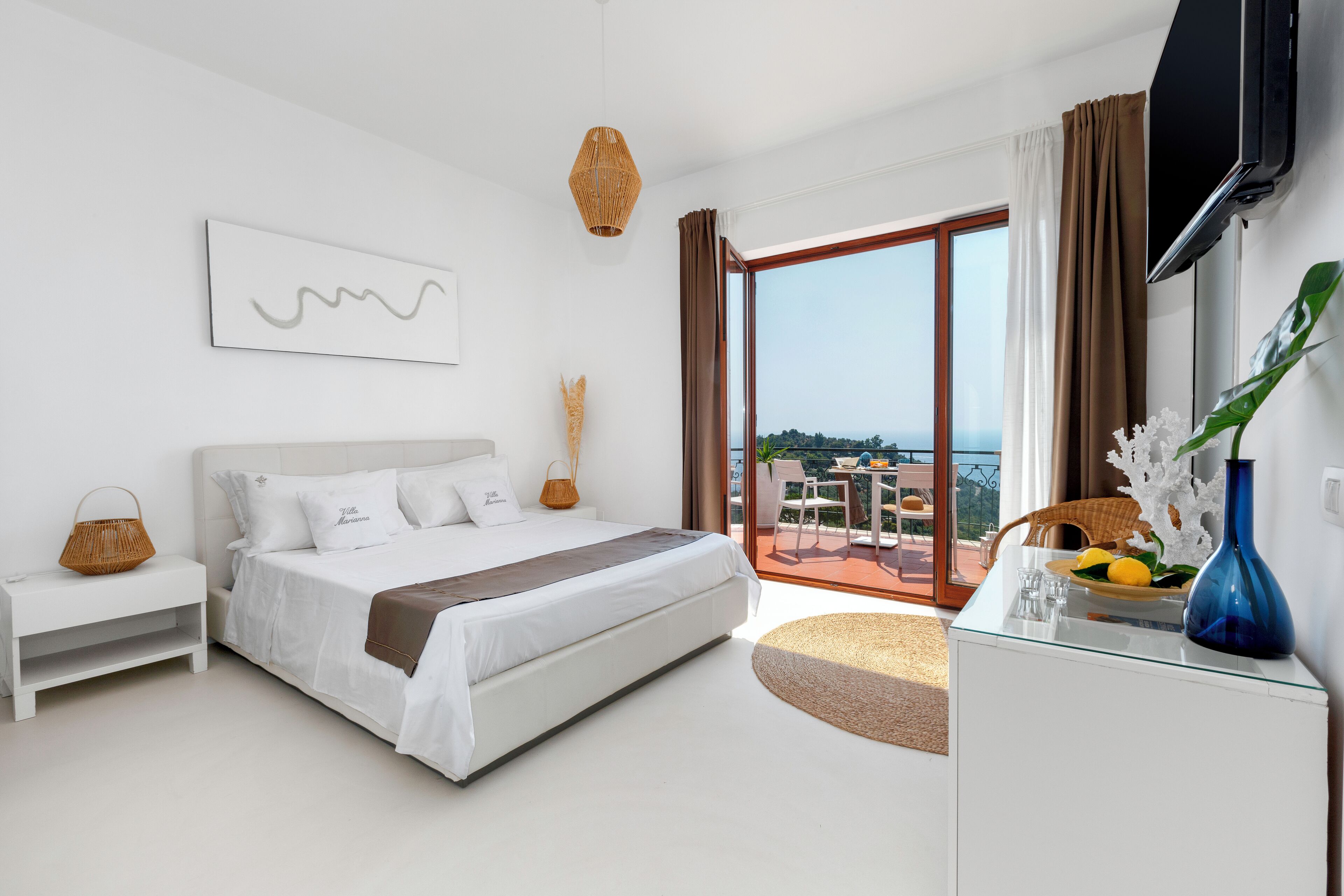 4 bedrooms, desk, iron/ironing board, travel crib