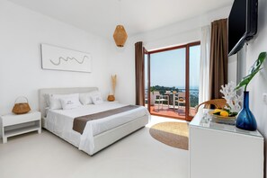 4 bedrooms, desk, iron/ironing board, travel crib - Villa Marianna, 4 bedrooms and seaview villa with pool  (Nerano)