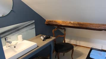 Douche, sèche-cheveux, papier toilette