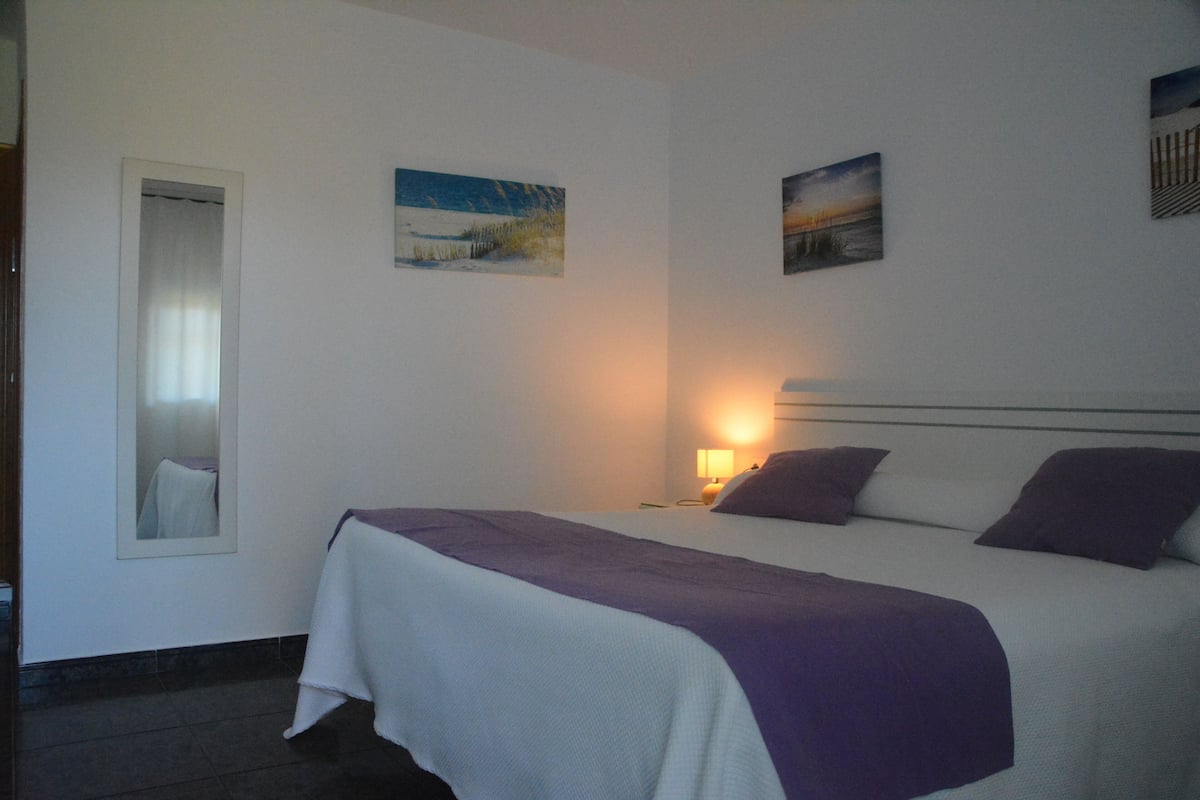 Deluxe Double Room | Minibar, WiFi (free), bed sheets