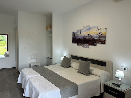 Superior Double Room, Terrace, Garden View | Minibar, free WiFi, bed sheets. Hostal El Levante