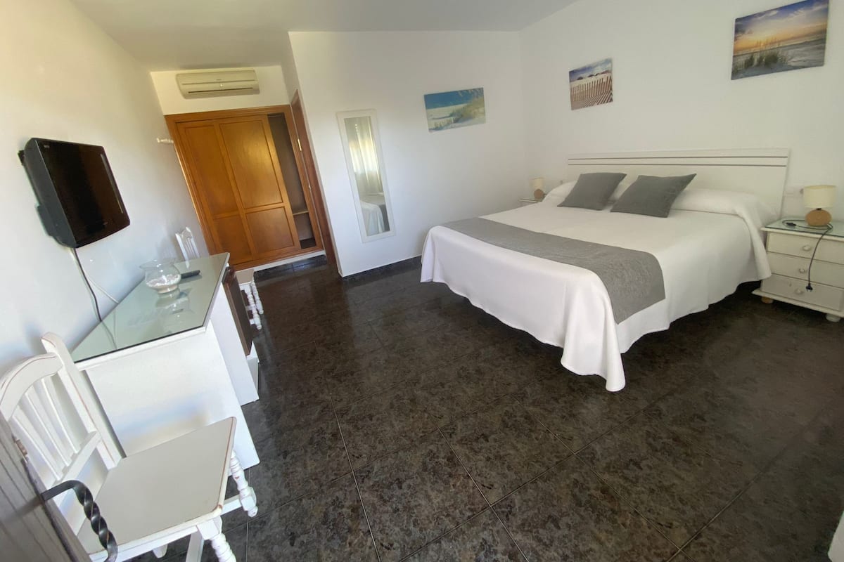 Double Room, Terrace | Minibar, WiFi (free), bed sheets