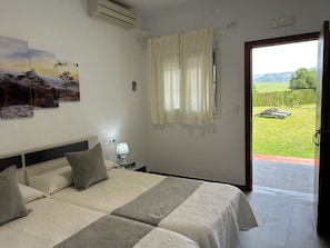 Chambre Double Supérieure, terrasse, vue jardin | Minibar, Wi-Fi gratuit, draps fournis
