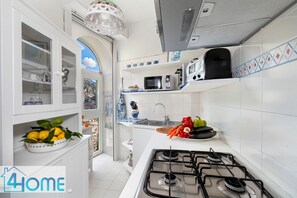Fridge, microwave, coffee/tea maker, electric kettle - Estate4home - Relaxing Apartament (Positano)