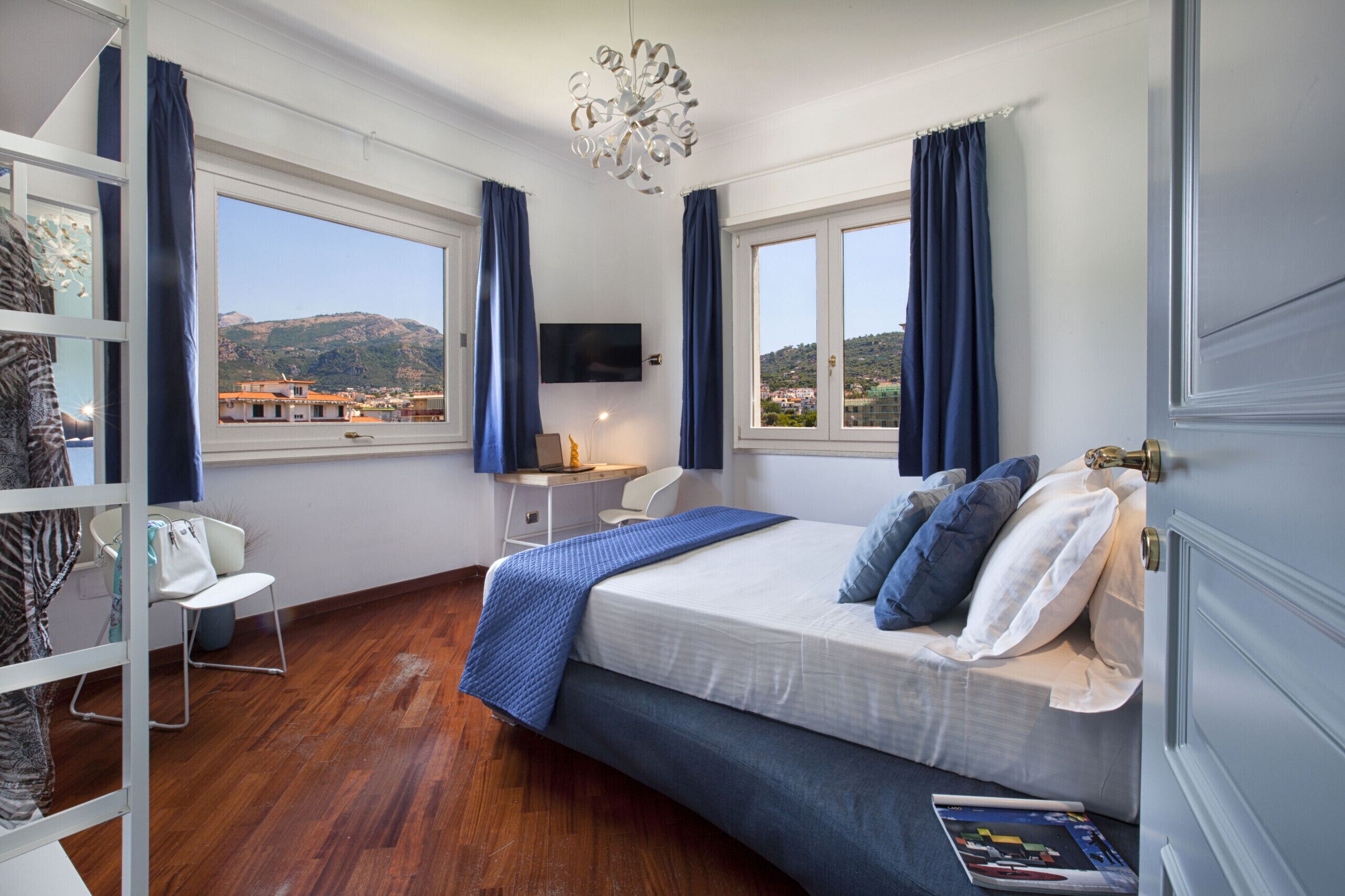 1 bedroom, in-room safe, iron/ironing board, WiFi (free)