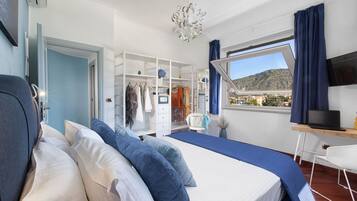 1 bedroom, in-room safe, iron/ironing board, free WiFi