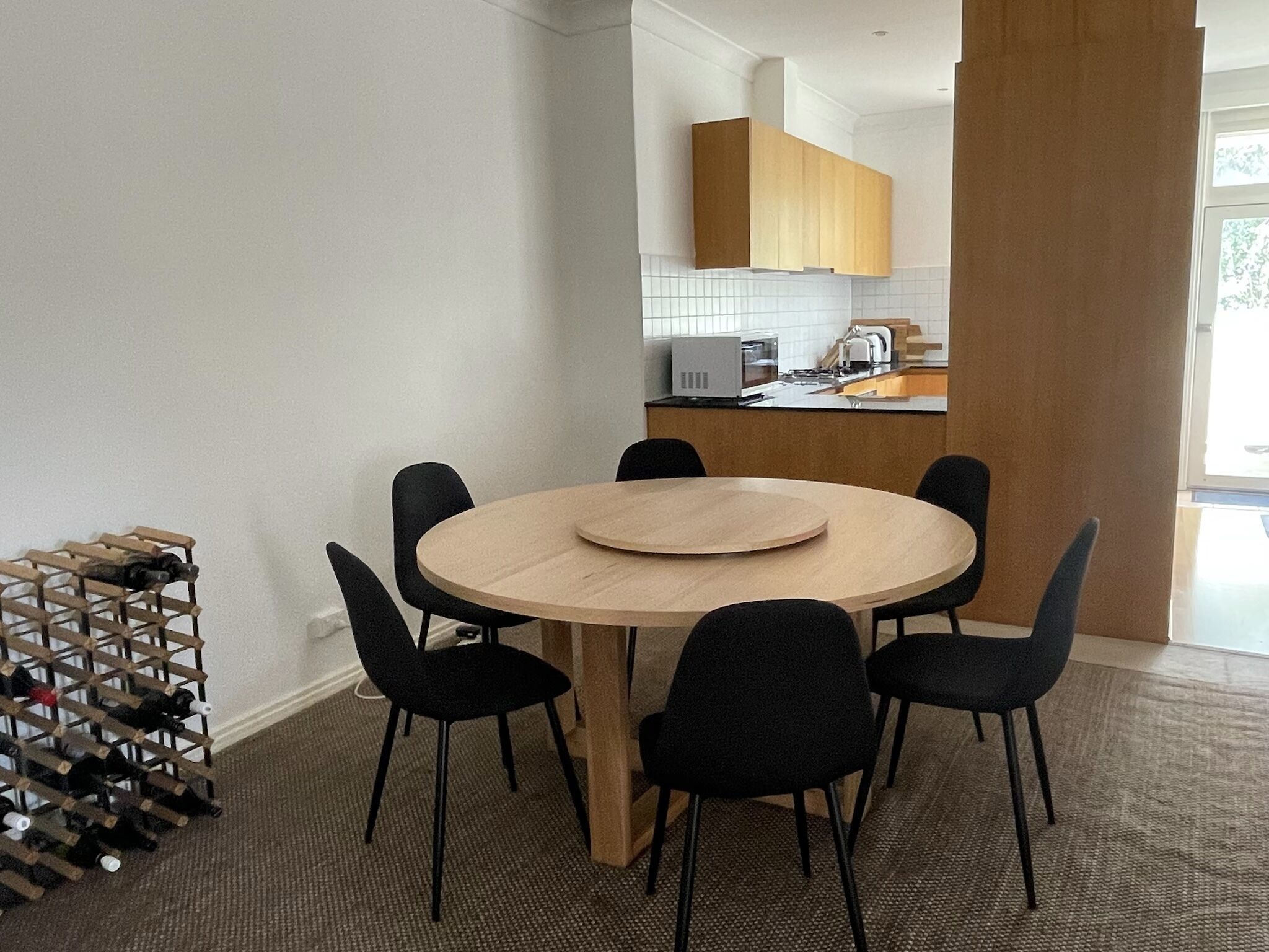 3 bedroom art deco apartment in Albert Park metres 2 mins from Albert Park shops — image 3