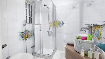 Dusche, Haartrockner, Handtücher