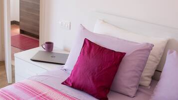 1 chambre, fer et planche à repasser, Wi-Fi gratuit, draps fournis