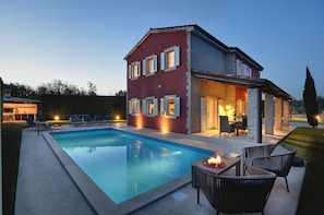 A heated pool - Villa Rahela with heated pool (Istria - Svetvinčenat) (Svetvinčenat)
