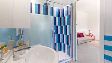 Dusche, Haartrockner, HandtĂŒcher