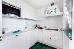 Refrigerador, microondas, horno y lavavajillas 