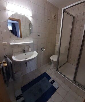 Shower, hair dryer, towels - Chambtaler Hof (Runding)