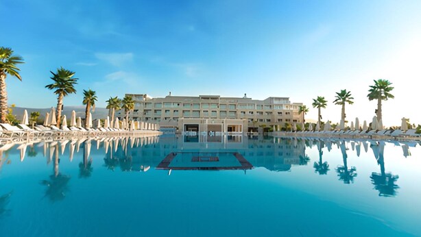 A hotel with a large swimming pool, palm trees, and sun loungers. - Andriake Beach Club Hotel - All Inclusive  (Demre)