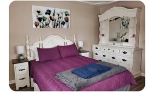 3 quartos, escrivaninha, ferros/tábuas de passar roupa