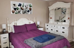 3 camere, una scrivania, ferro/asse da stiro, Wi-Fi gratuito