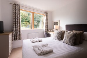 2 bedrooms, WiFi - 2 Bedroom Non Sea View Apartment (Scarborough)