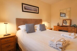 1 bedroom - 1-Bedroom Non-Sea View Free Beach Hut Apartment + Free Electric Car Charging (Scarborough)