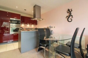 Dining - 1-Bedroom Non-Sea View Free Beach Hut Apartment + Free Electric Car Charging (Scarborough)