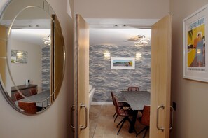 Interior - 3-Bedroom Non-Sea View Free Beach Hut Apartment + Free Electric Car Charging (Scarborough)