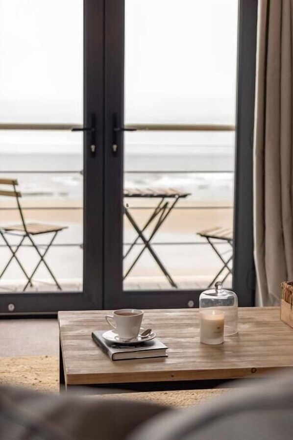 Interior - 3 Bedroom Maisonette Sea View Apartment (Scarborough)