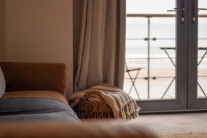 Living area - 3 Bedroom Maisonette Sea View Apartment (Scarborough)