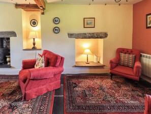 Cottage | Living area | Fireplace