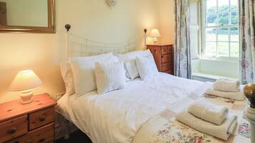 Cottage | 3 bedrooms, individually decorated, individually furnished, free WiFi