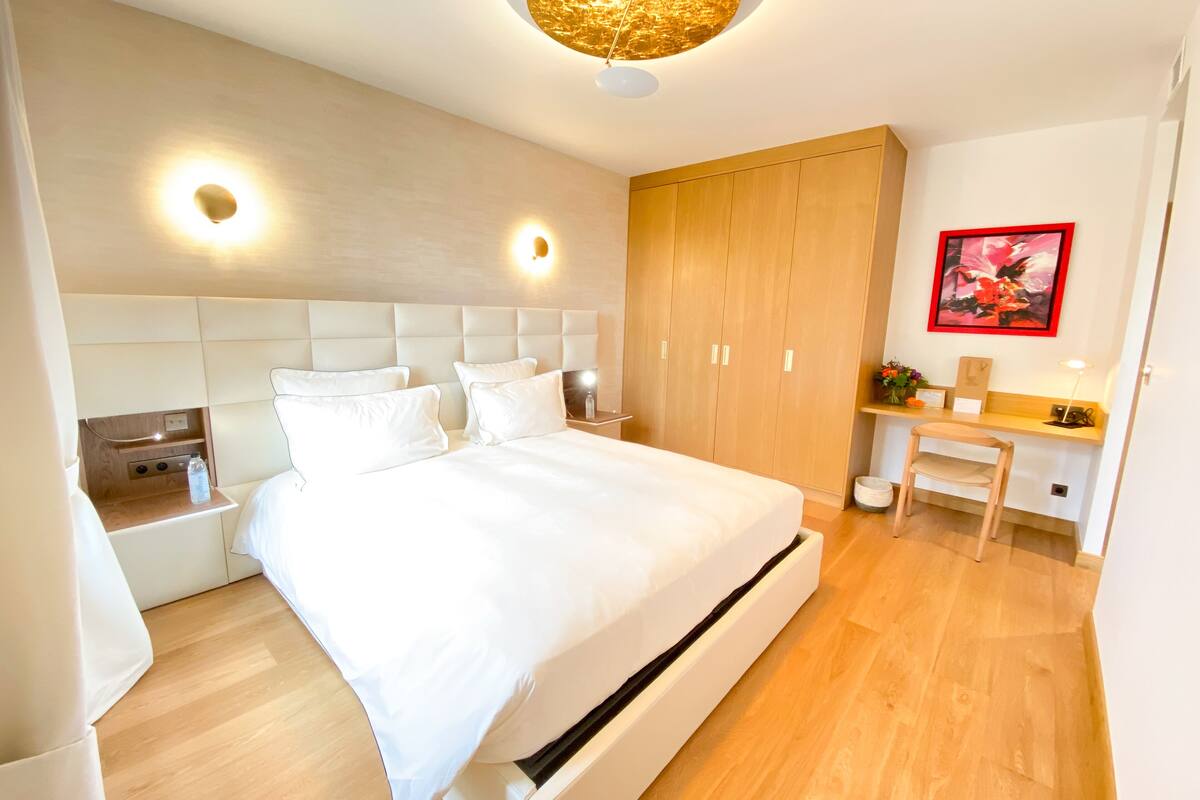 Kamar Double Mewah | Seprai premium, selimut bulu angsa, dan tempat tidur Select Comfort