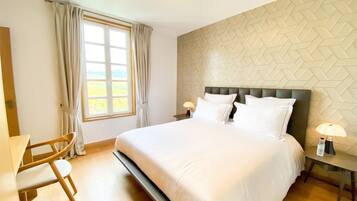 Phòng đôi Cao cấp | Bộ đồ giường cao cấp, chăn bông, nệm Select Comfort