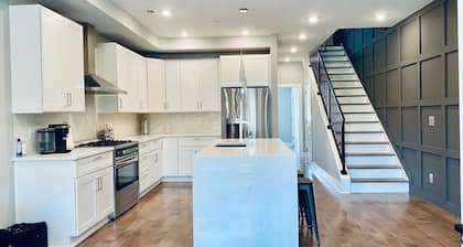 Luxe 3BDR Penthouse Rooftop TV+Capitol+Monument Views+Parking Free Cancellation