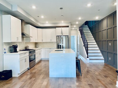 Luxe 3BDR Penthouse Rooftop TV+Capitol+Monument Views+Parking Free Cancellation